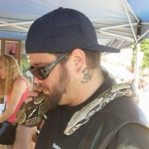 Meet your Posher, Adam